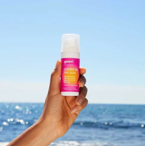 Goovi Lovers In The Sun Crema Solare Viso SPF 50+ - Protezione solare idratante molto alta - 50 ml
